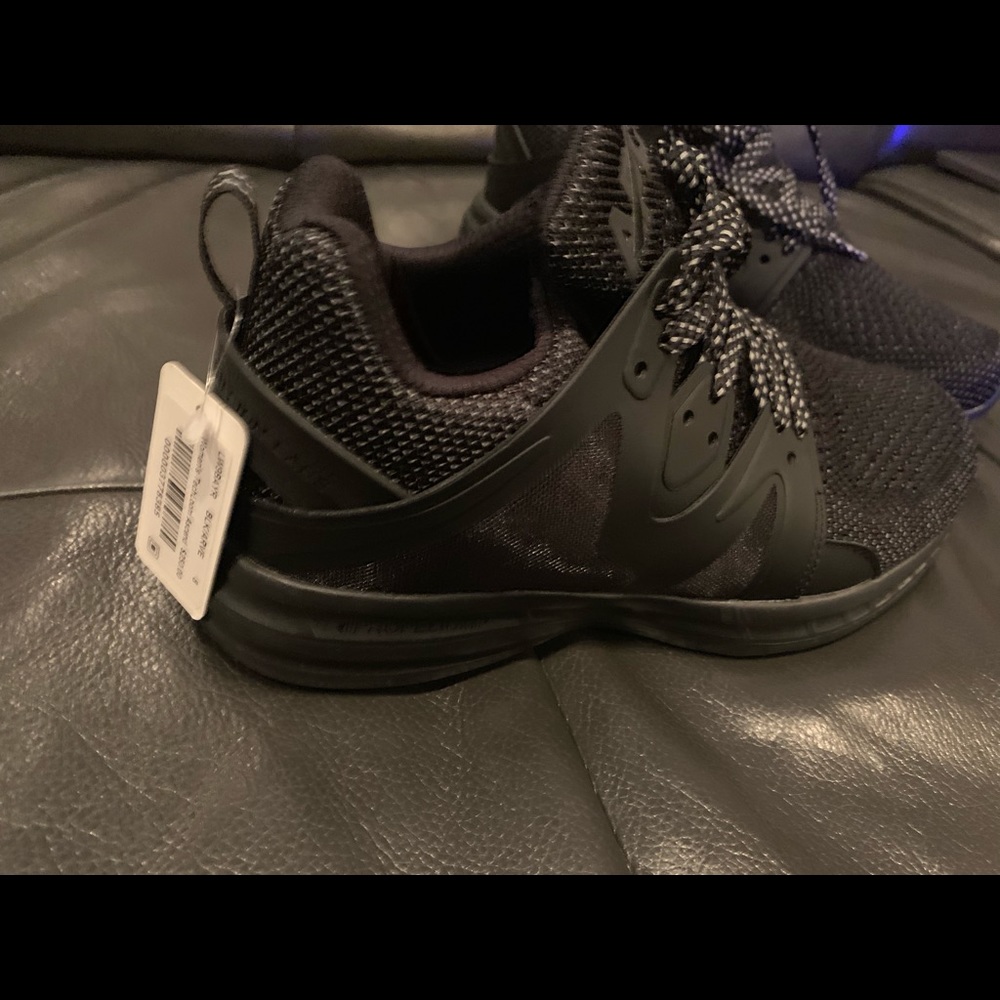 NWT APL women’s tech loom ascend (reflective) sz 8
